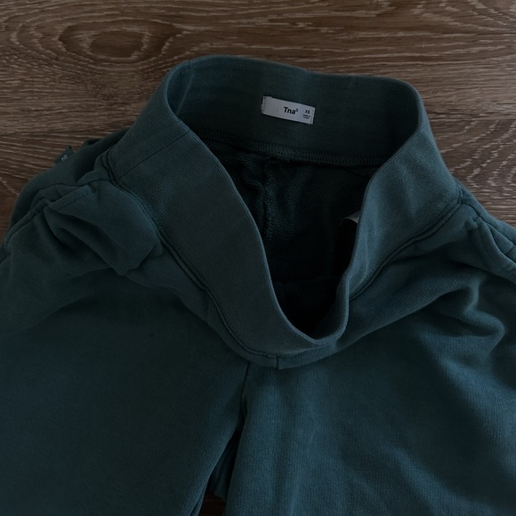 TNA Aritzia perfect pocket sweats in size XS - Picture 2 of 3